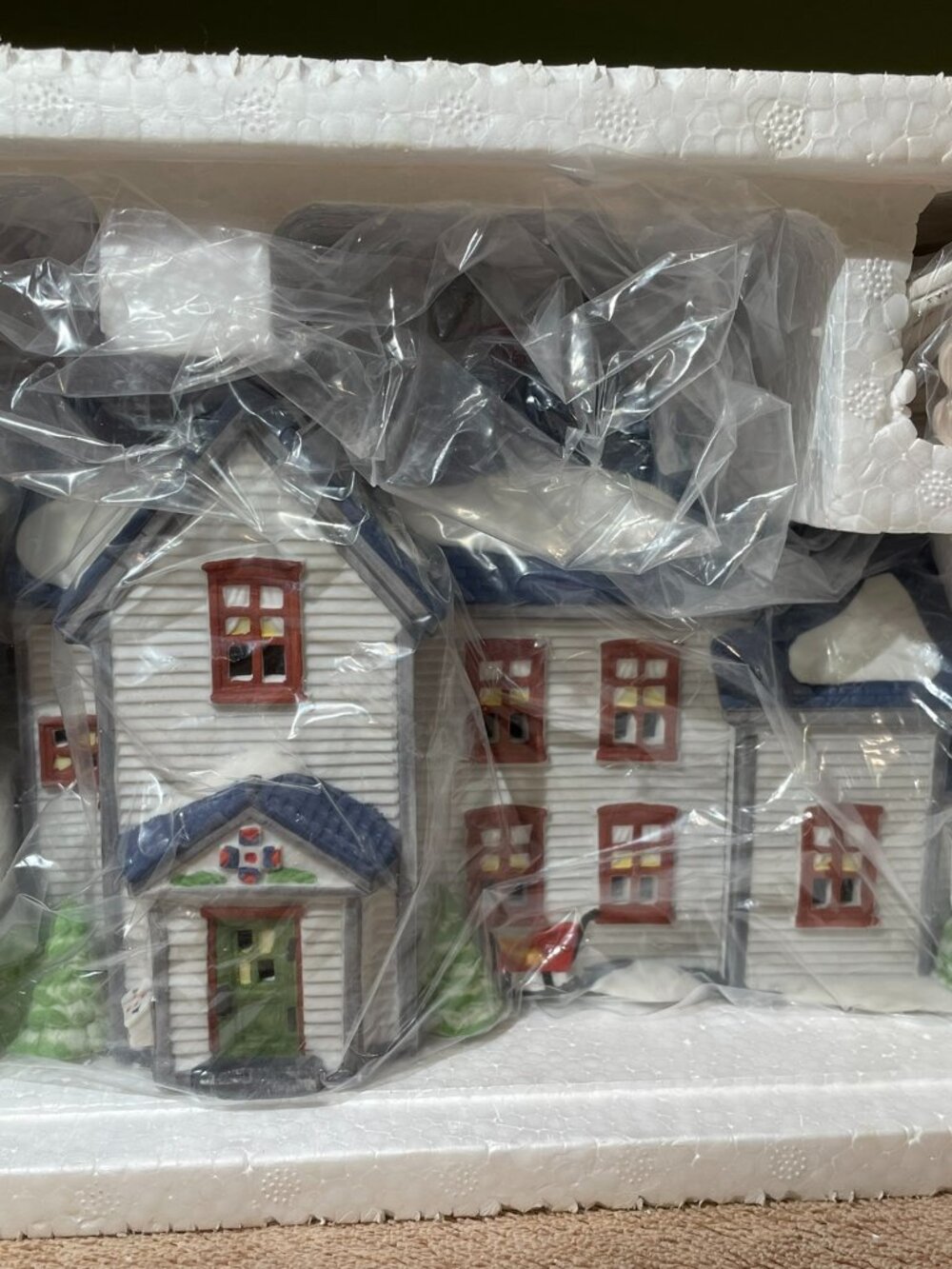 "Pennsylvania Dutch Farmhouse" - Dept 56 - New England Village Series - 5648-0